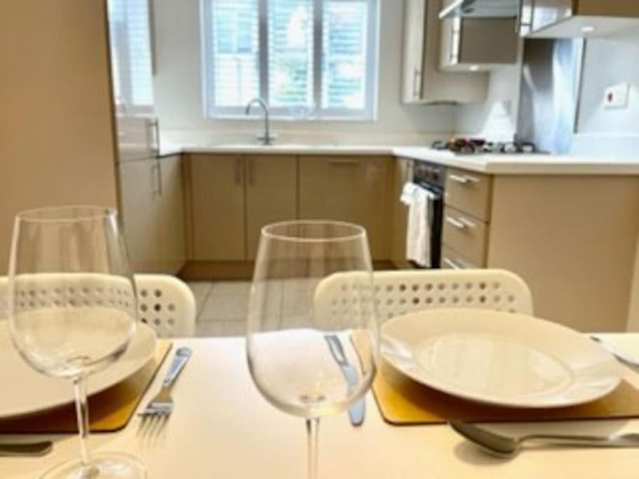 Modern Town House In Cotswolds - 3 Double Bedrooms Уитни Екстериор снимка