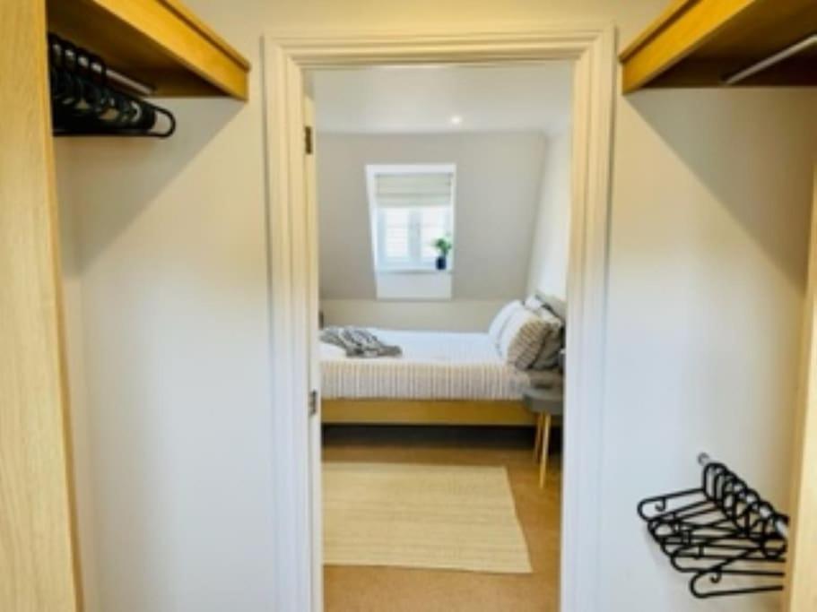 Modern Town House In Cotswolds - 3 Double Bedrooms Уитни Екстериор снимка