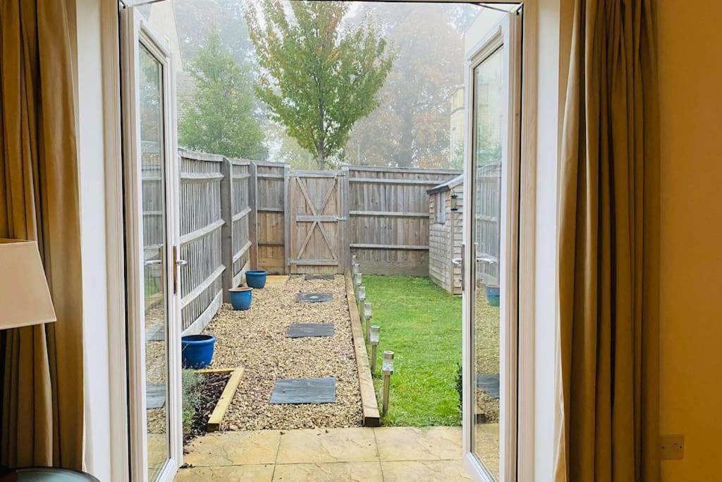 Modern Town House In Cotswolds - 3 Double Bedrooms Уитни Екстериор снимка