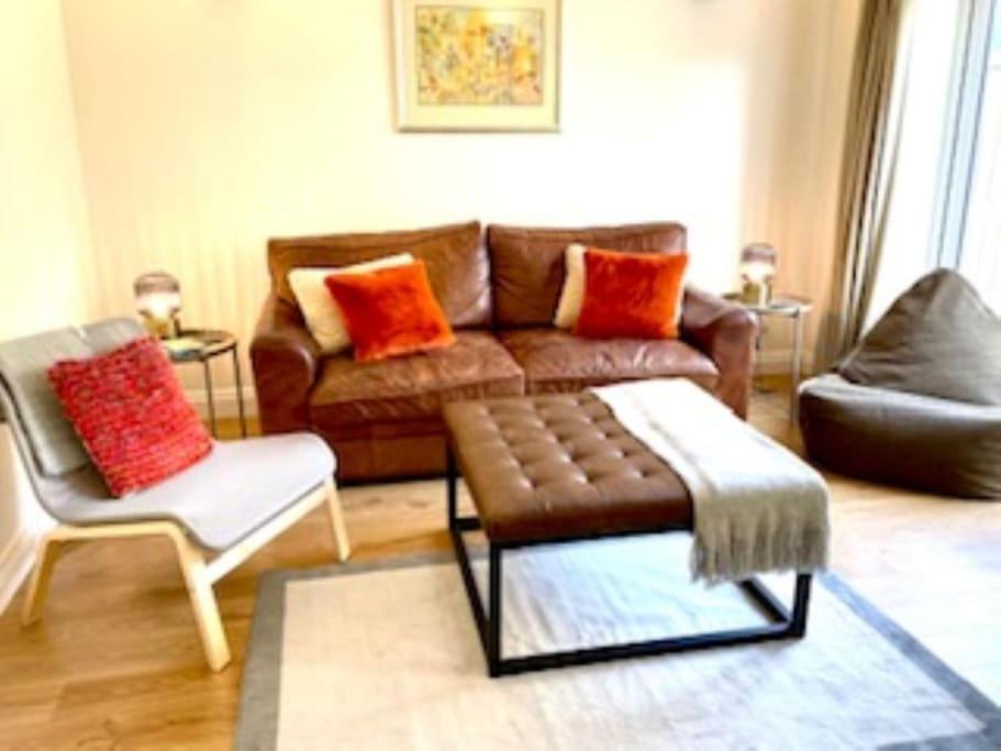 Modern Town House In Cotswolds - 3 Double Bedrooms Уитни Екстериор снимка