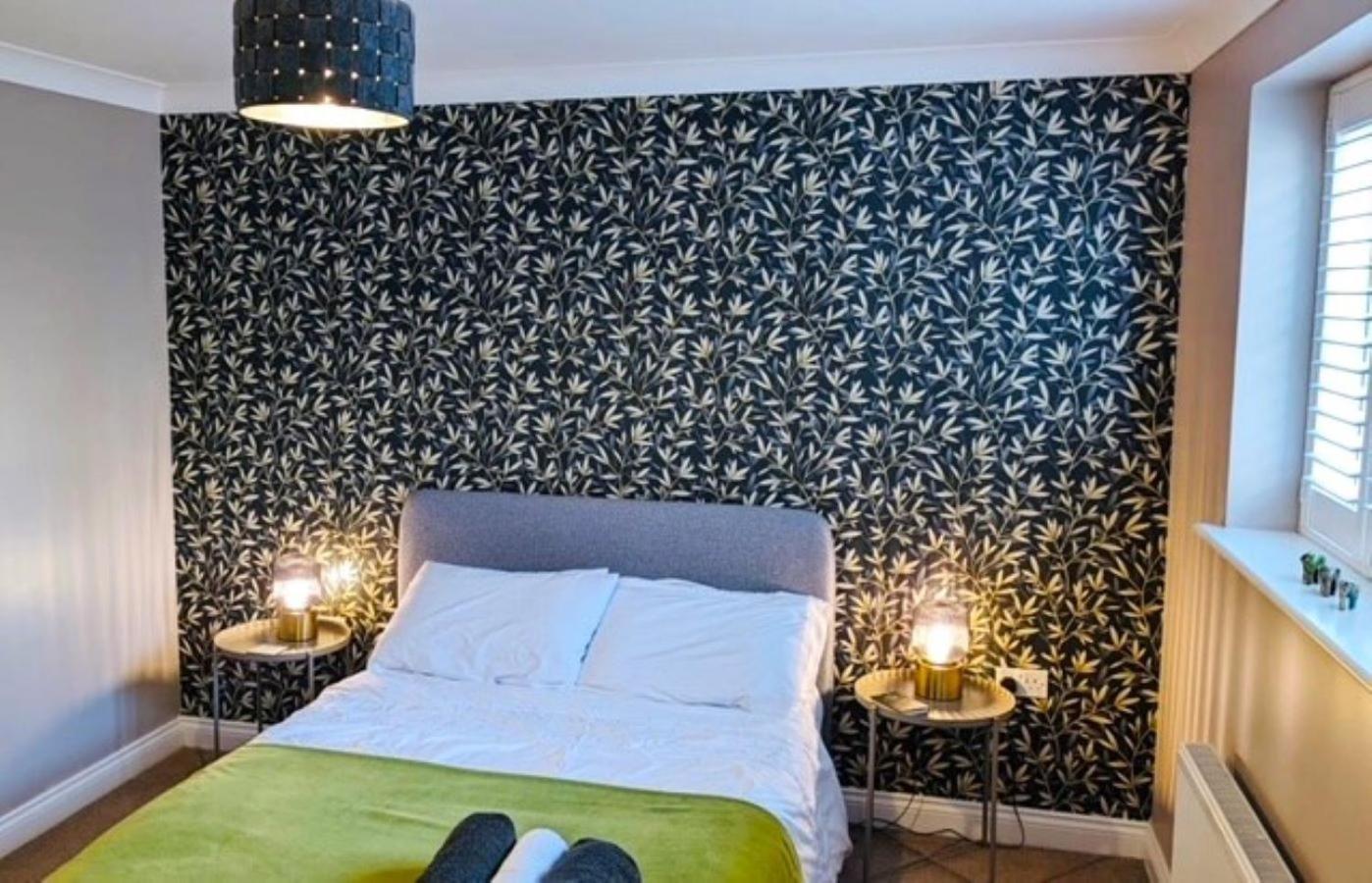 Modern Town House In Cotswolds - 3 Double Bedrooms Уитни Екстериор снимка