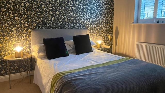 Modern Town House In Cotswolds - 3 Double Bedrooms Уитни Екстериор снимка