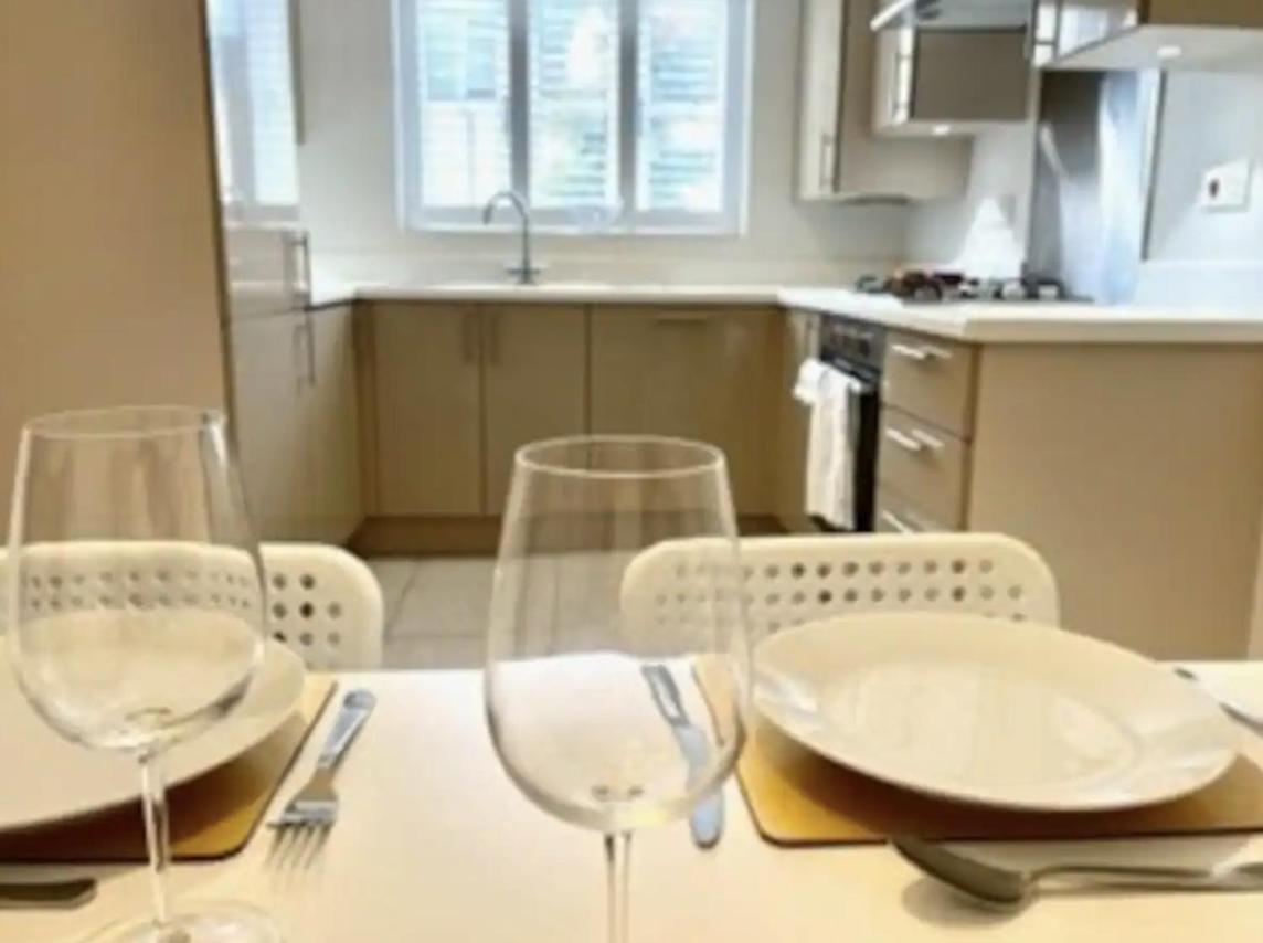 Modern Town House In Cotswolds - 3 Double Bedrooms Уитни Екстериор снимка