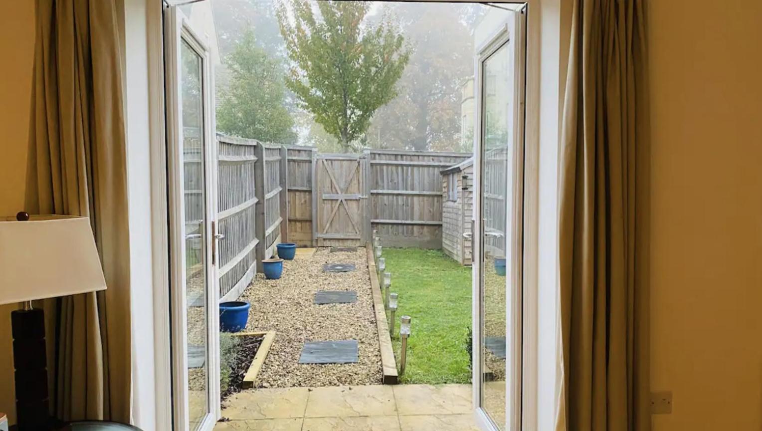 Modern Town House In Cotswolds - 3 Double Bedrooms Уитни Екстериор снимка
