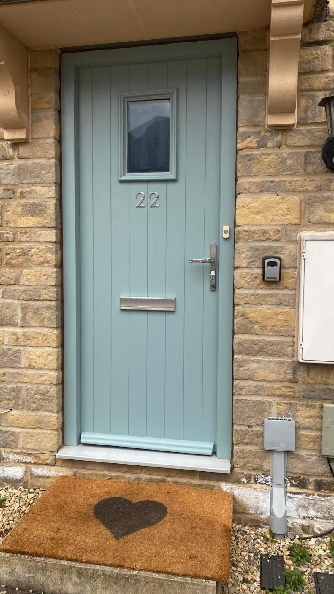 Modern Town House In Cotswolds - 3 Double Bedrooms Уитни Екстериор снимка